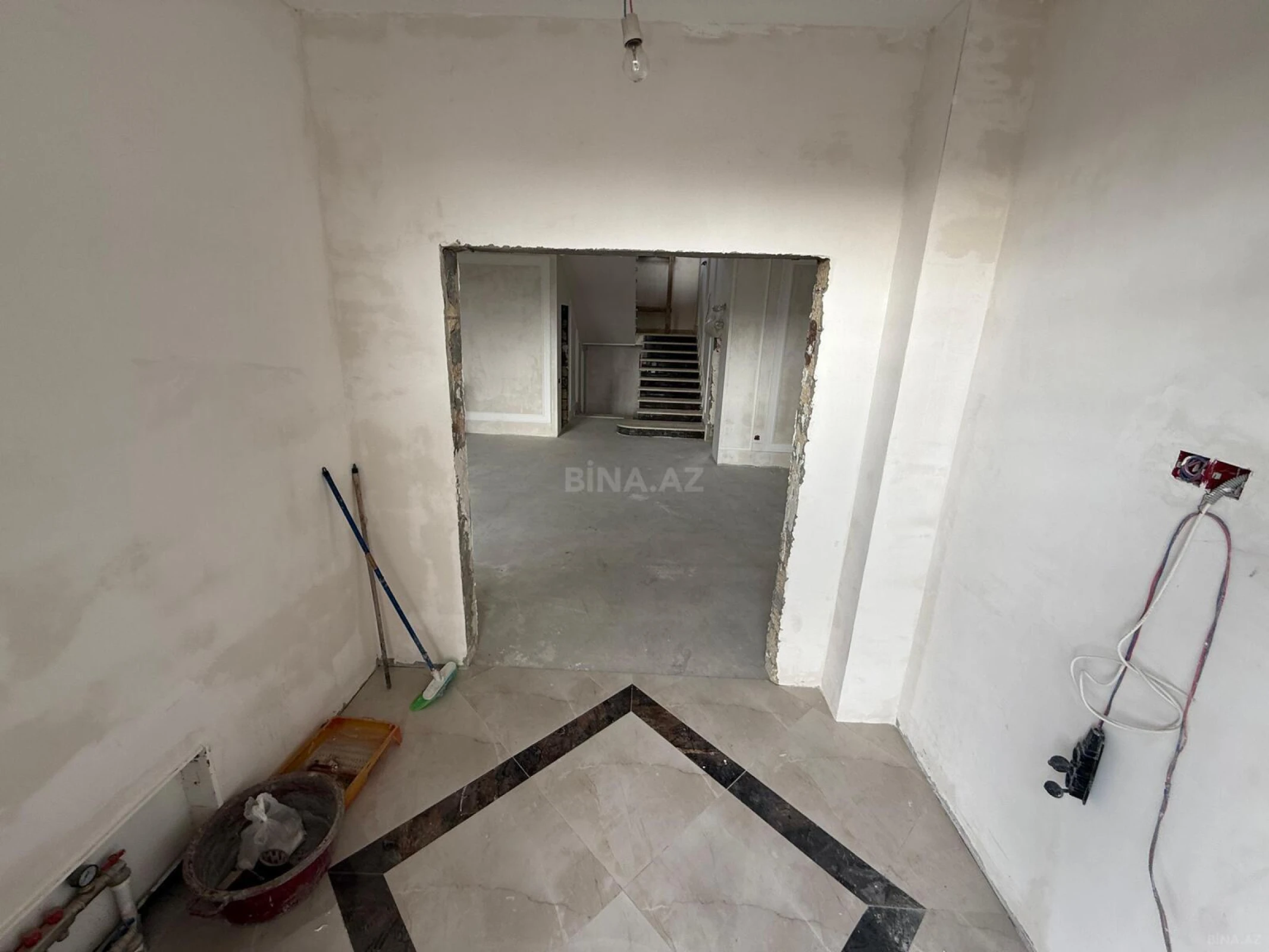 Satılır 5 otaqlı həyət evi 450 m²