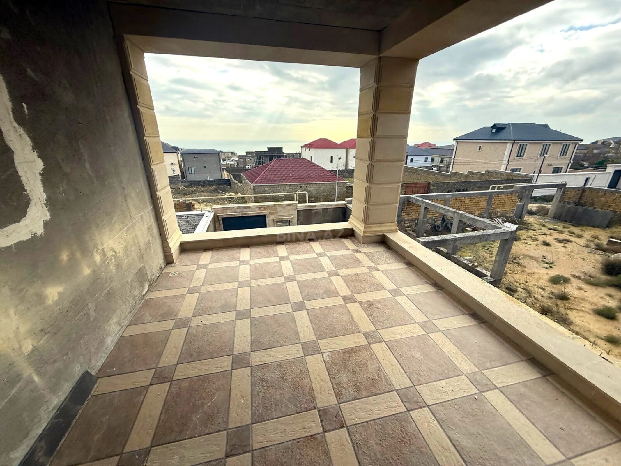 Satılır 5 otaqlı həyət evi 450 m²