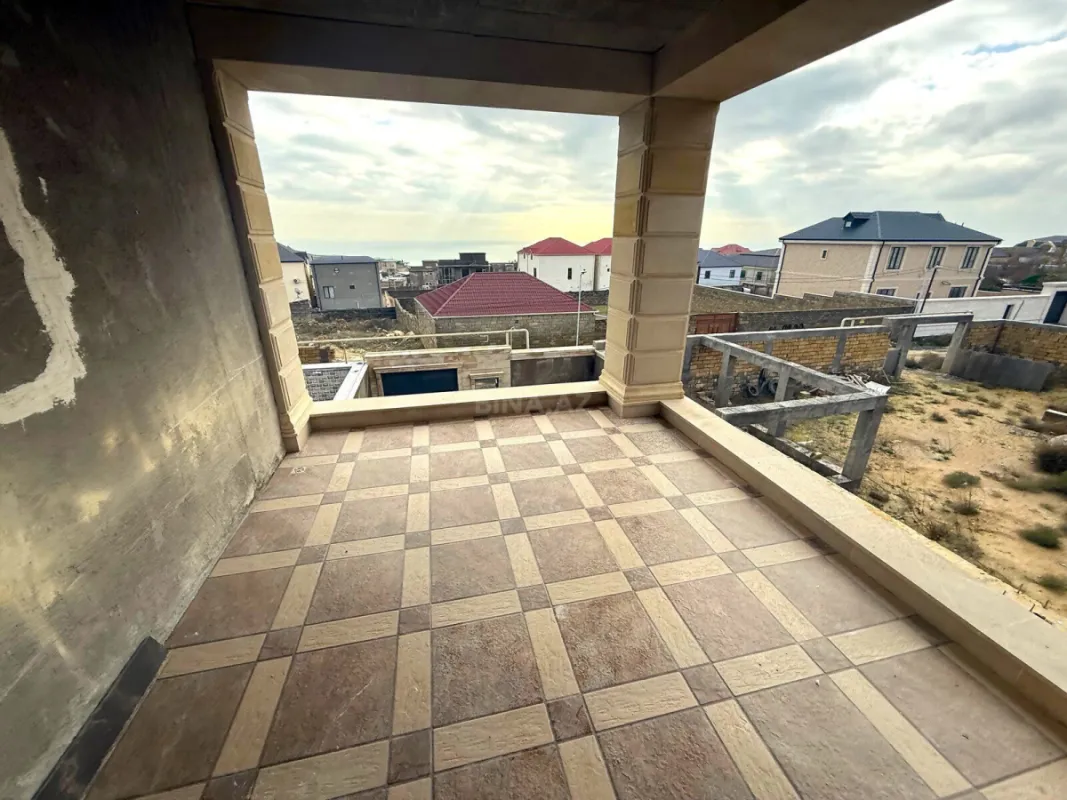 Satılır 5 otaqlı həyət evi 450 m²