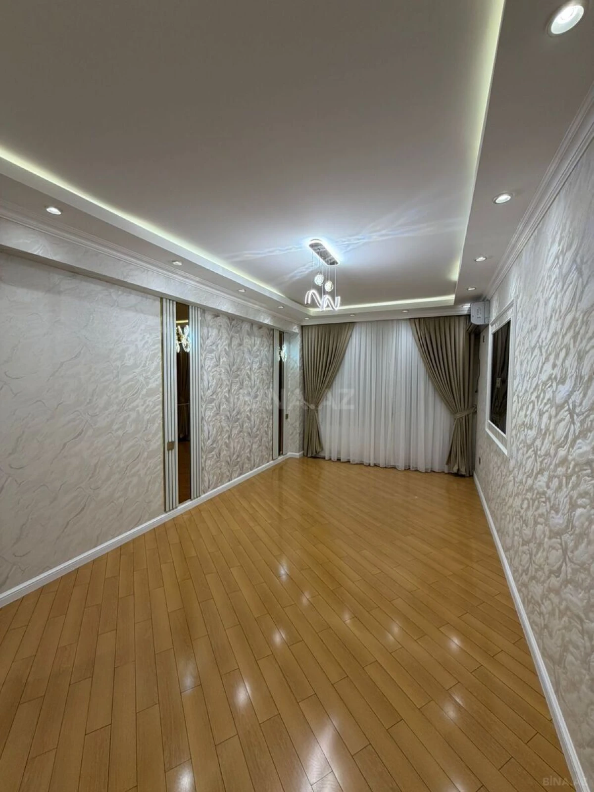 Satılır 3 otaqlı mənzil 150 m²