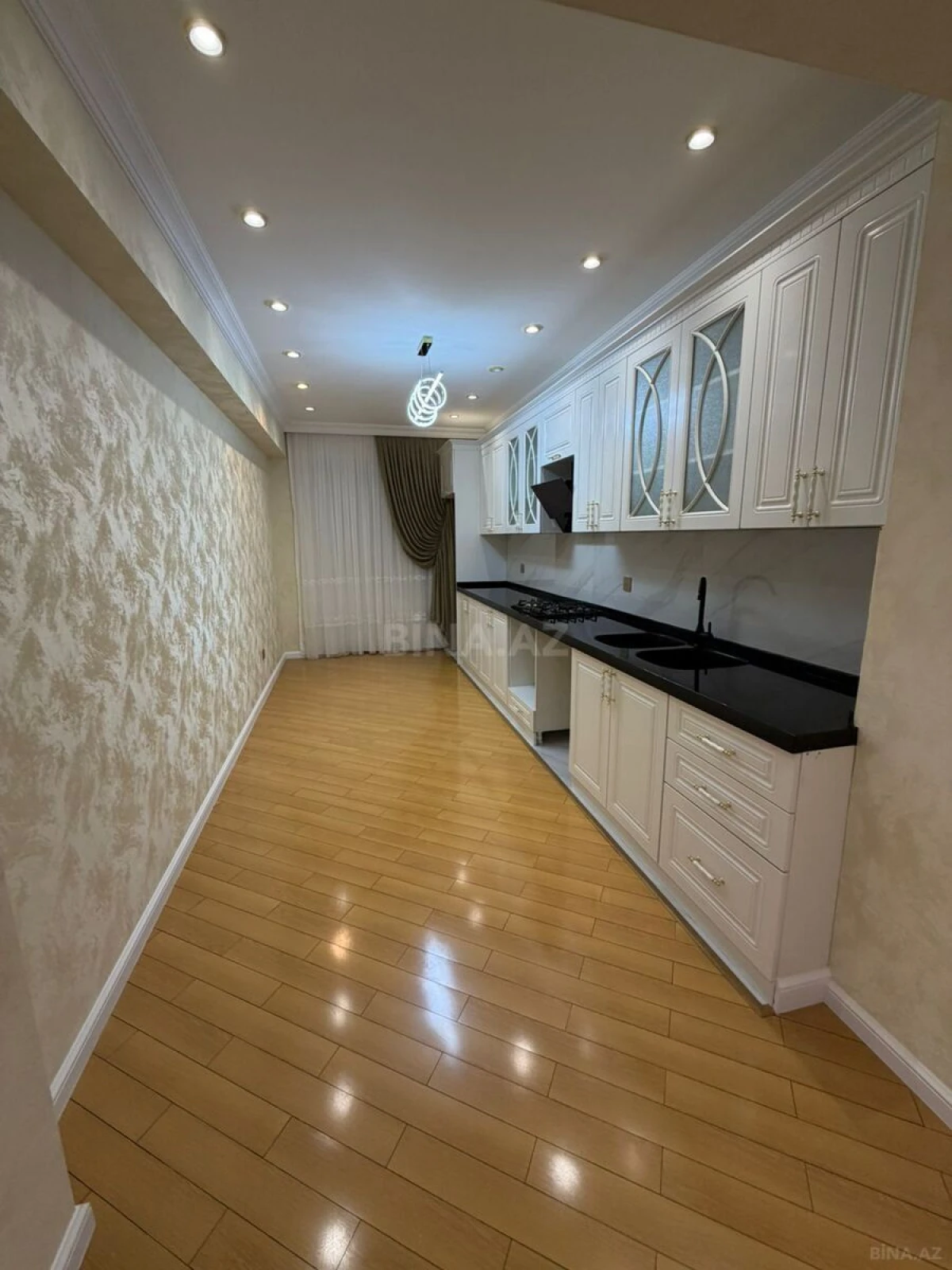 Satılır 3 otaqlı mənzil 150 m²