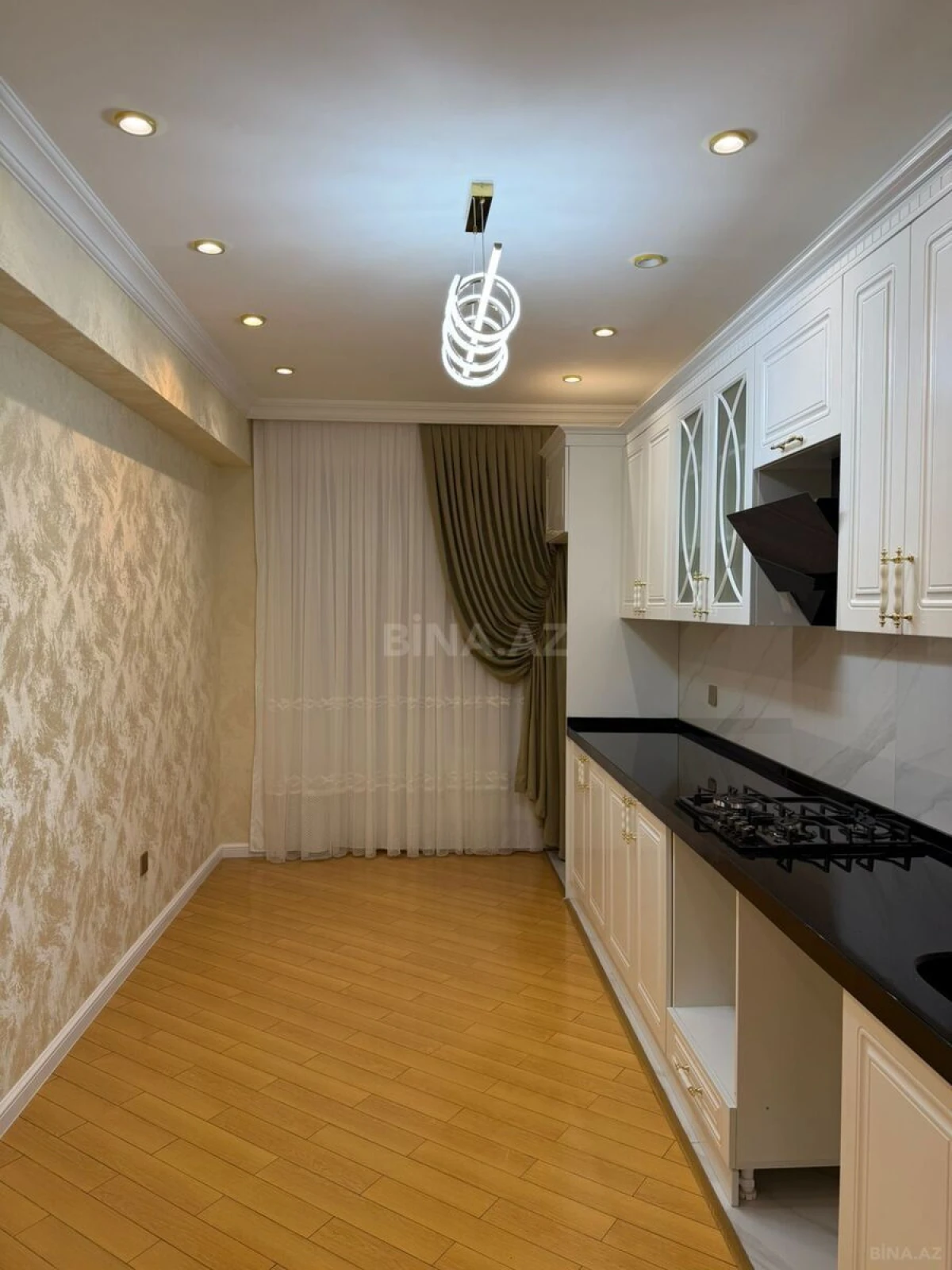 Satılır 3 otaqlı mənzil 150 m²
