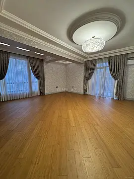 Satılır 4 otaqlı mənzil 204 m²