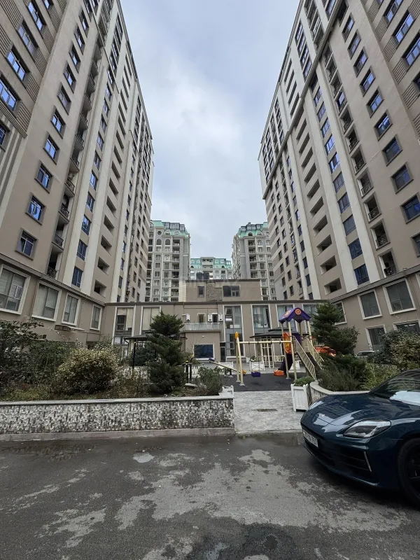 Satılır 4 otaqlı mənzil 204 m²