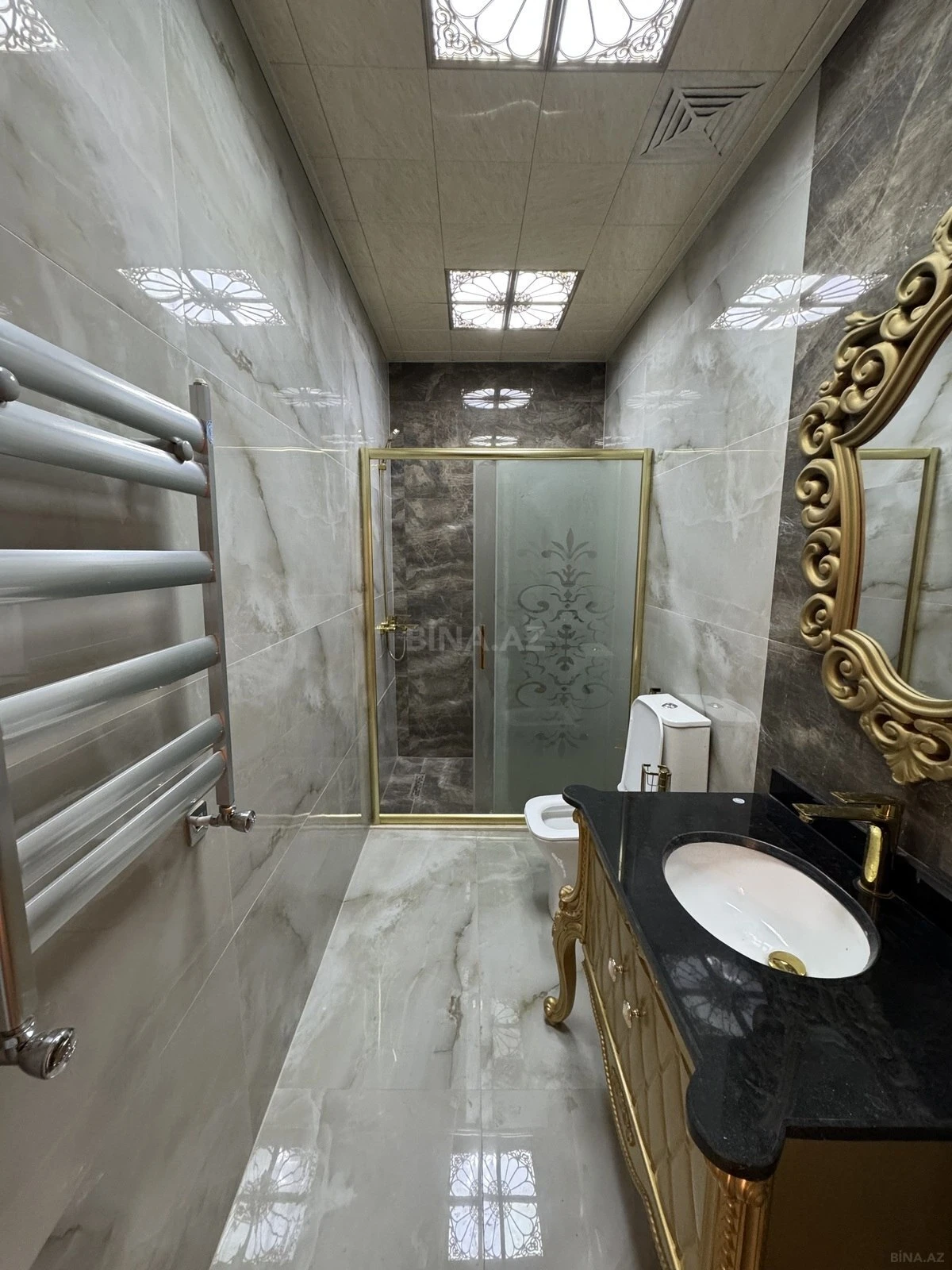 Satılır 4 otaqlı mənzil 204 m²