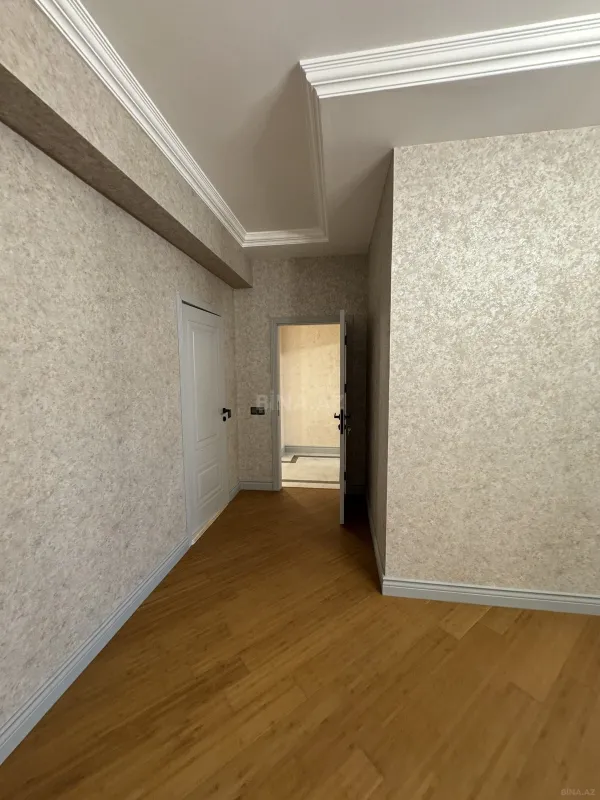 Satılır 4 otaqlı mənzil 204 m²