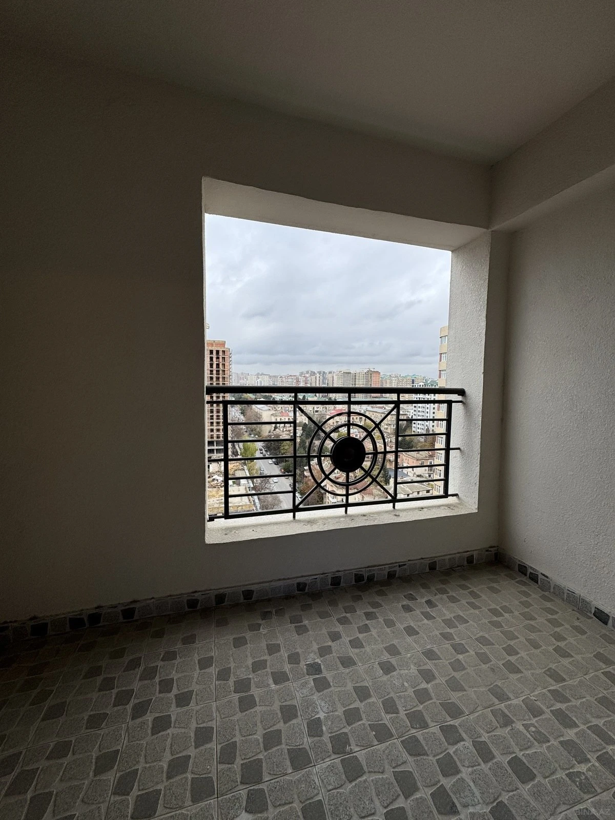 Satılır 4 otaqlı mənzil 204 m²