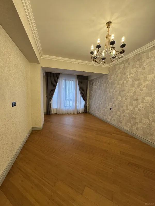 Satılır 4 otaqlı mənzil 204 m²