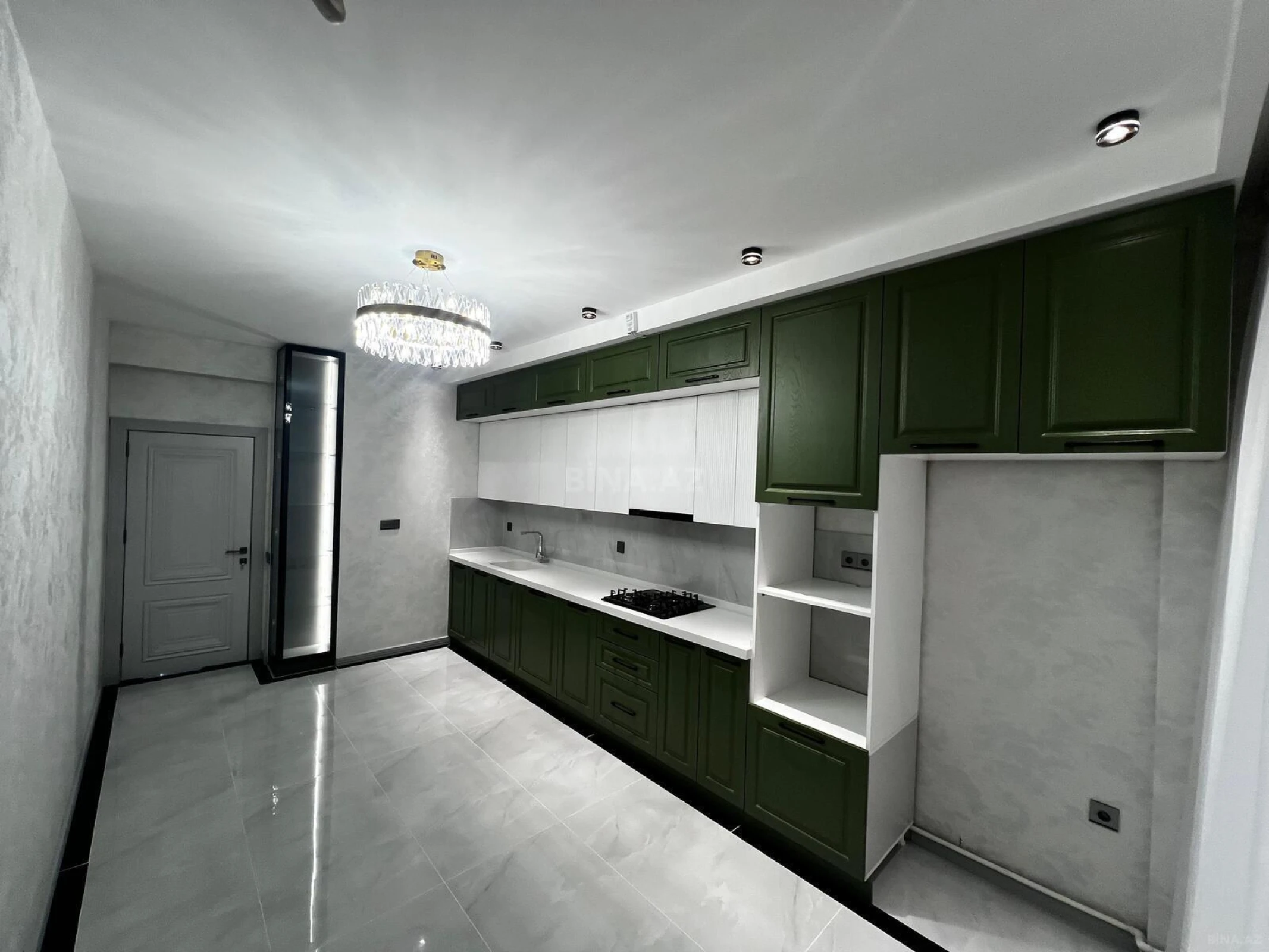 Satılır 3 otaqlı mənzil 142 m²
