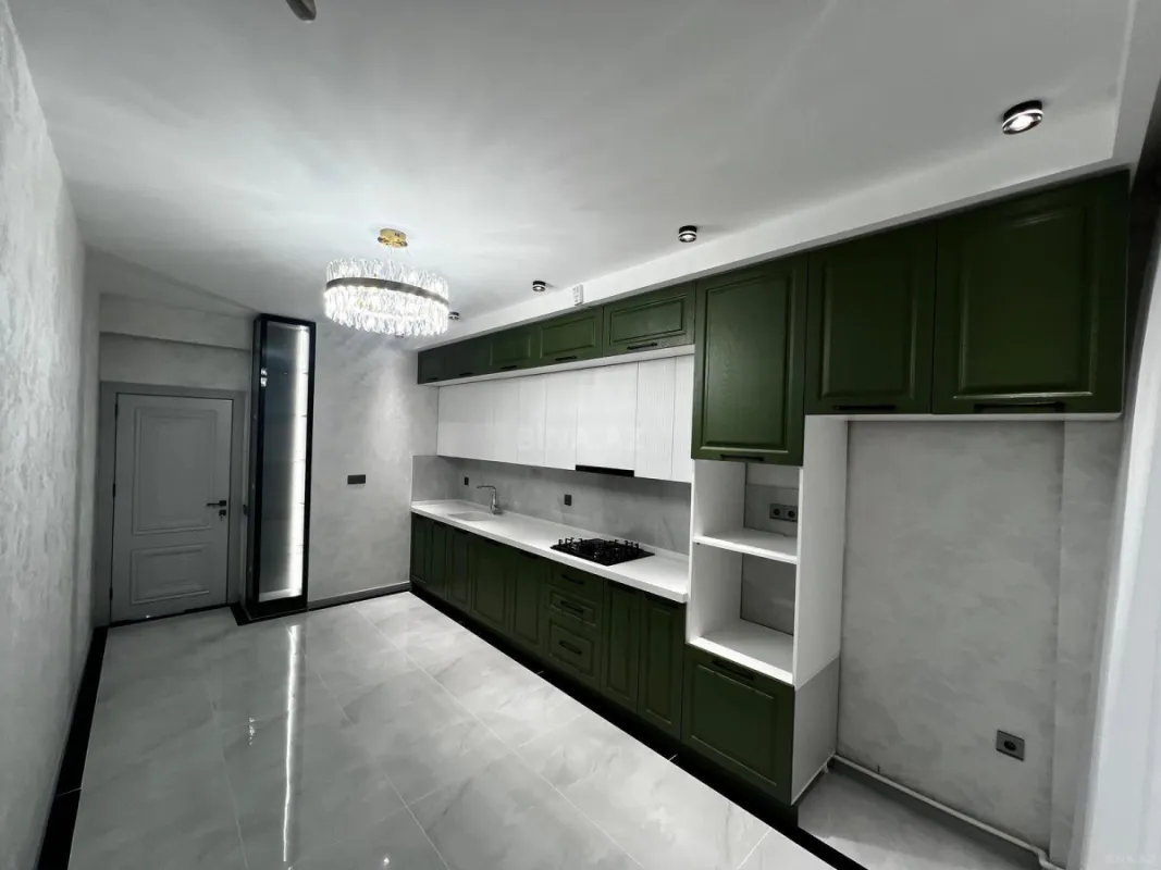 Satılır 3 otaqlı mənzil 142 m²