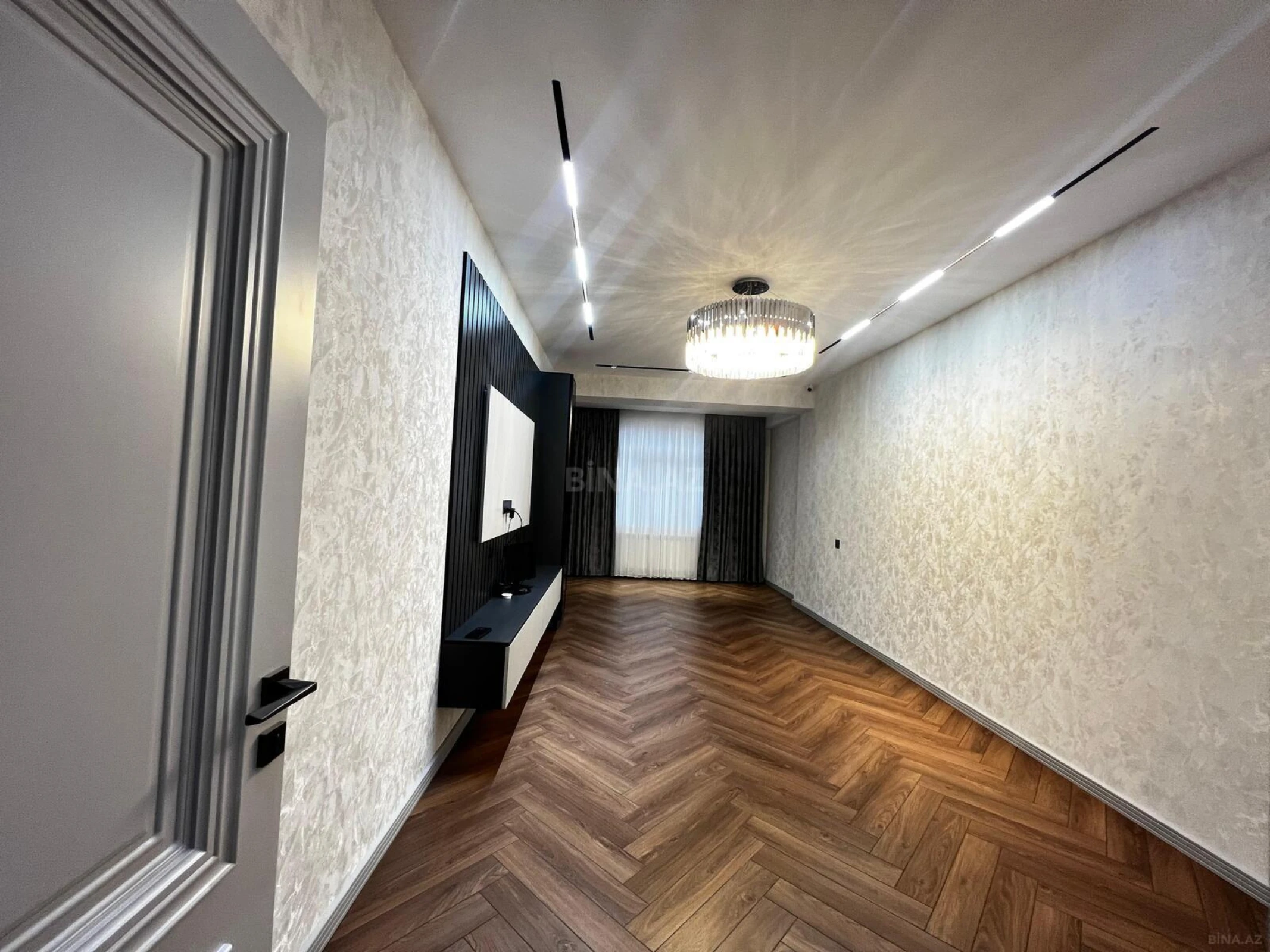 Satılır 3 otaqlı mənzil 142 m²