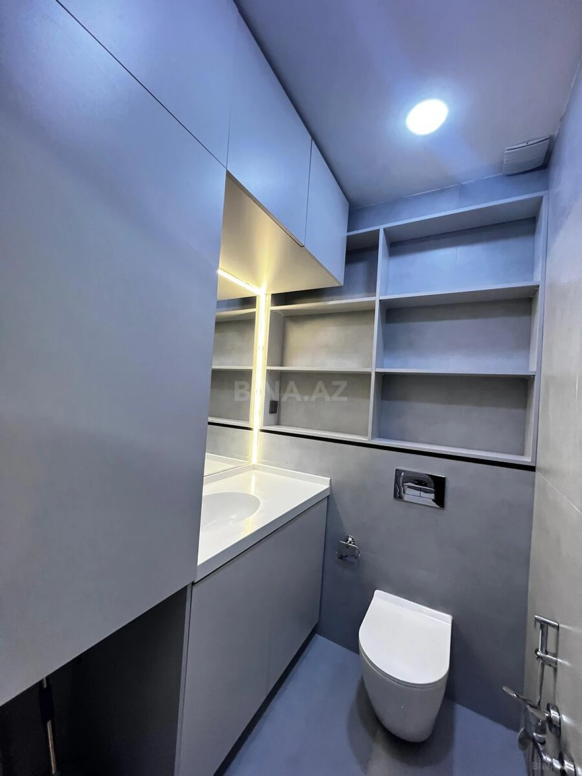 Satılır 3 otaqlı mənzil 142 m²