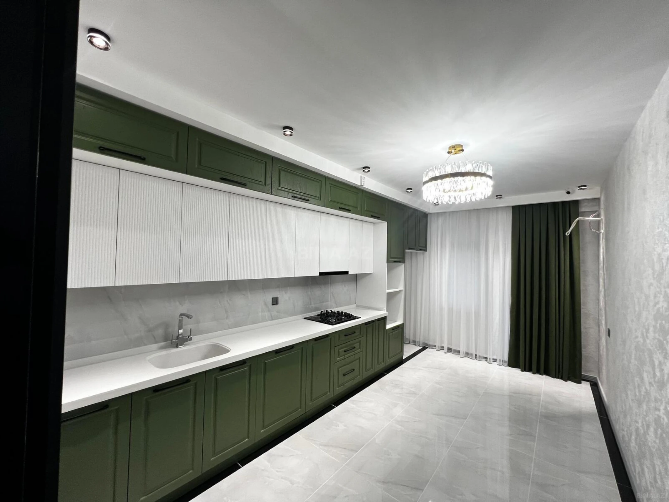 Satılır 3 otaqlı mənzil 142 m²