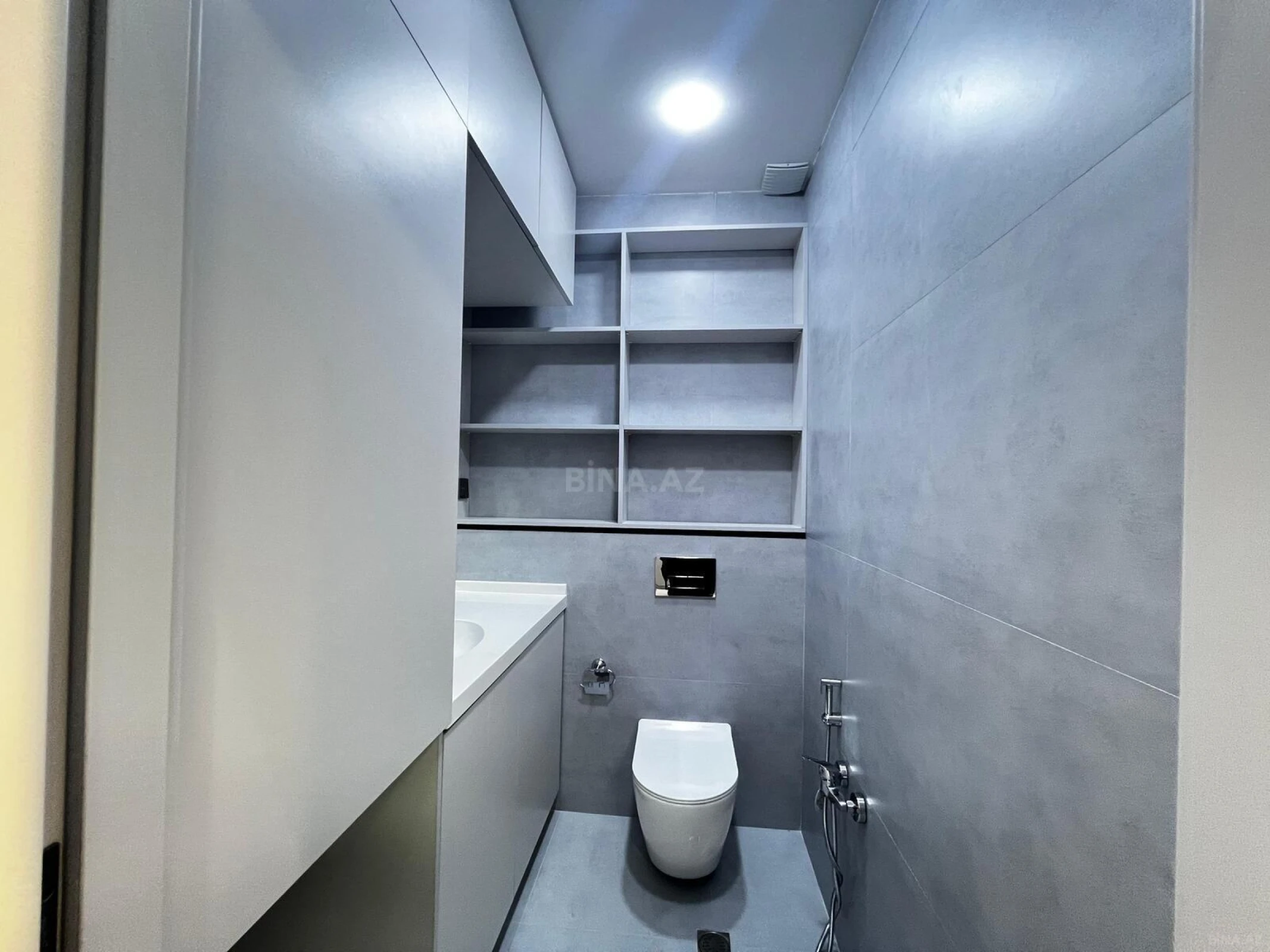 Satılır 3 otaqlı mənzil 142 m²