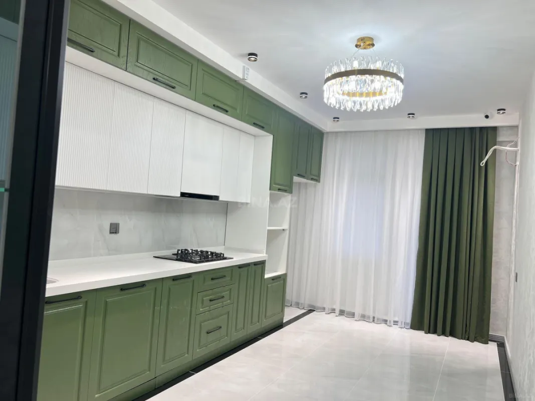 Satılır 3 otaqlı mənzil 142 m²