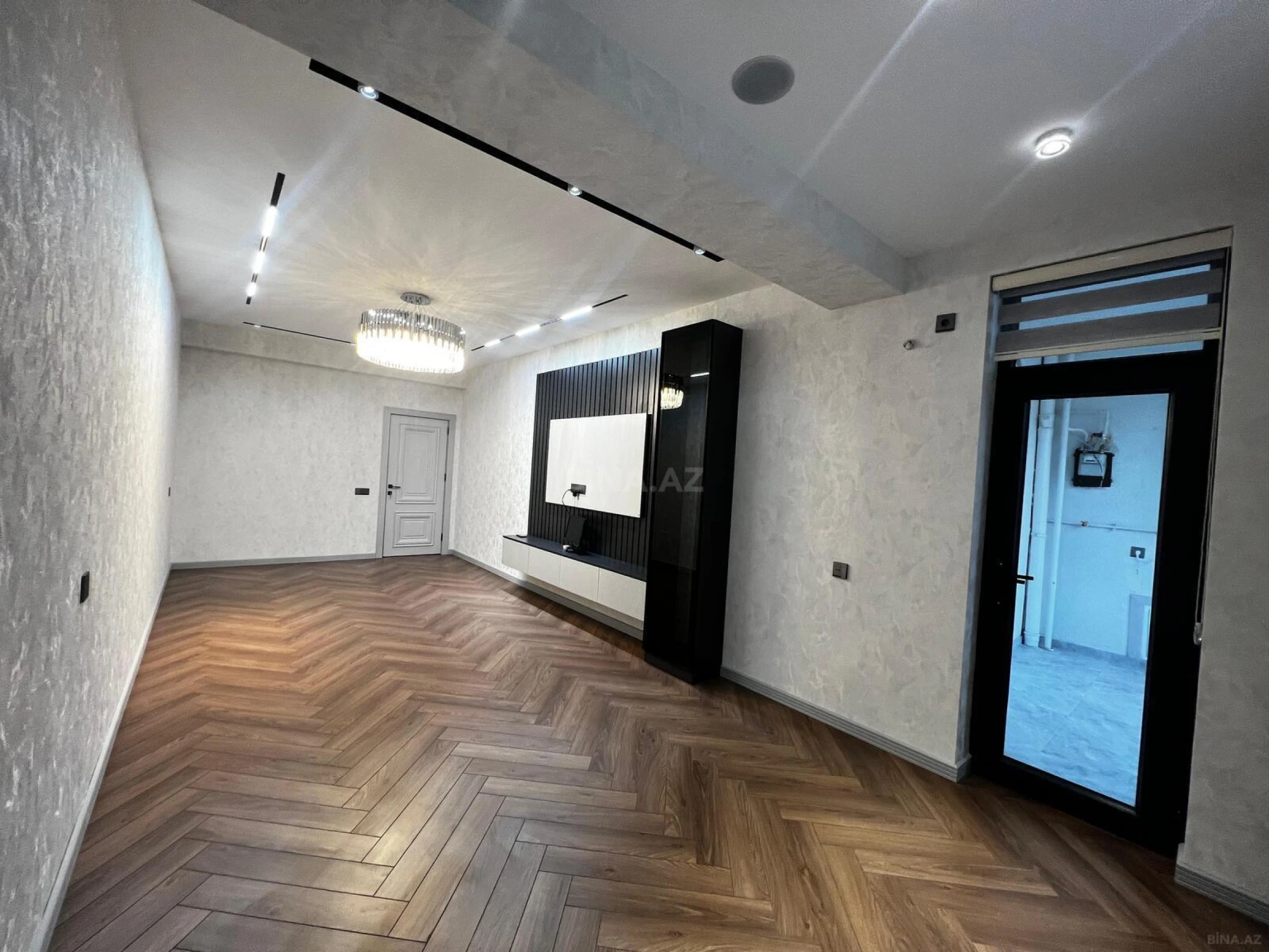 Satılır 3 otaqlı mənzil 142 m²