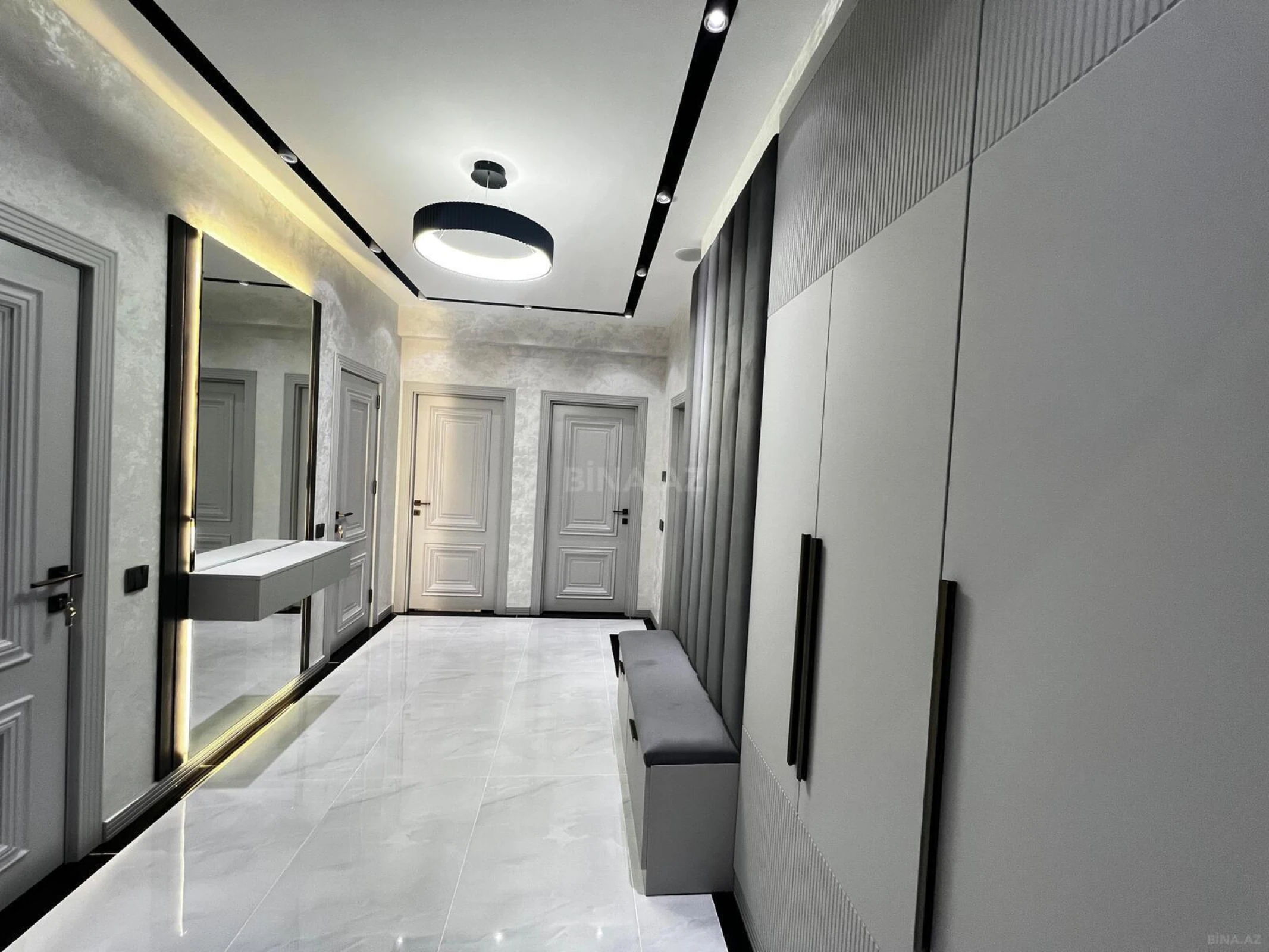 Satılır 3 otaqlı mənzil 142 m²