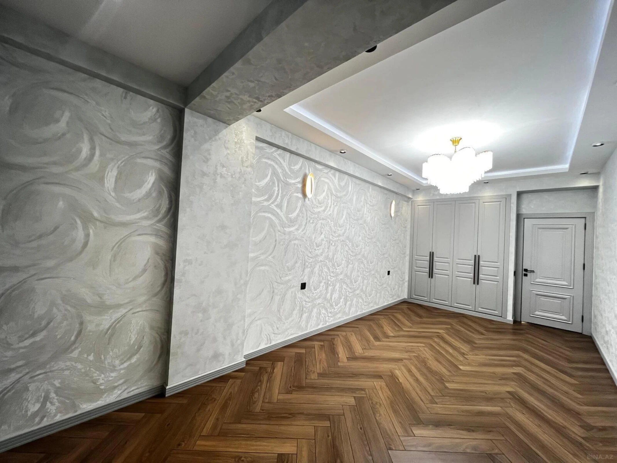 Satılır 3 otaqlı mənzil 142 m²