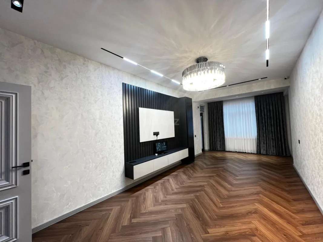 Satılır 3 otaqlı mənzil 142 m²