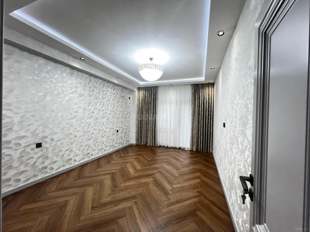 Satılır 3 otaqlı mənzil 142 m²