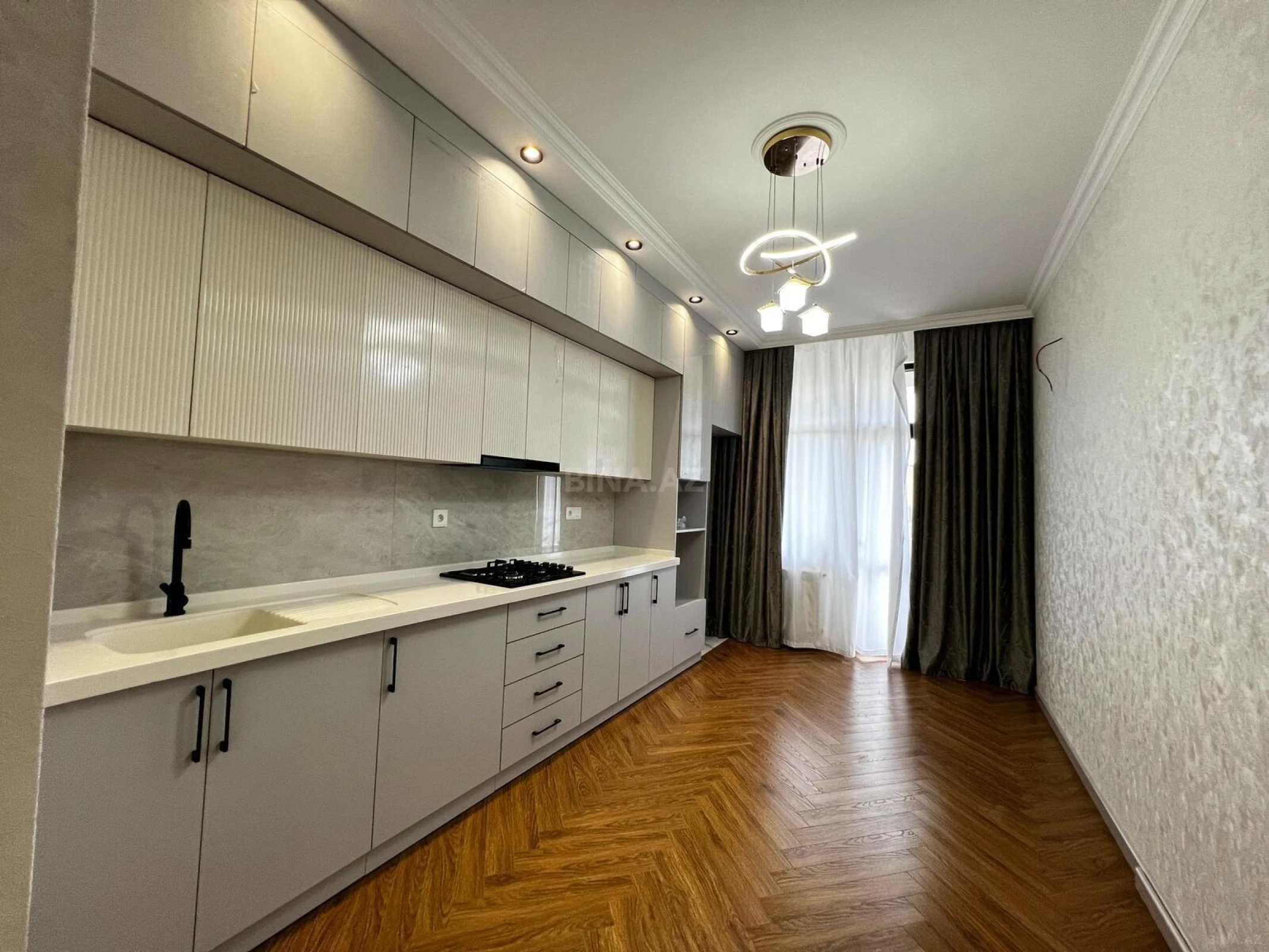 Satılır 2 otaqlı mənzil 88 m²