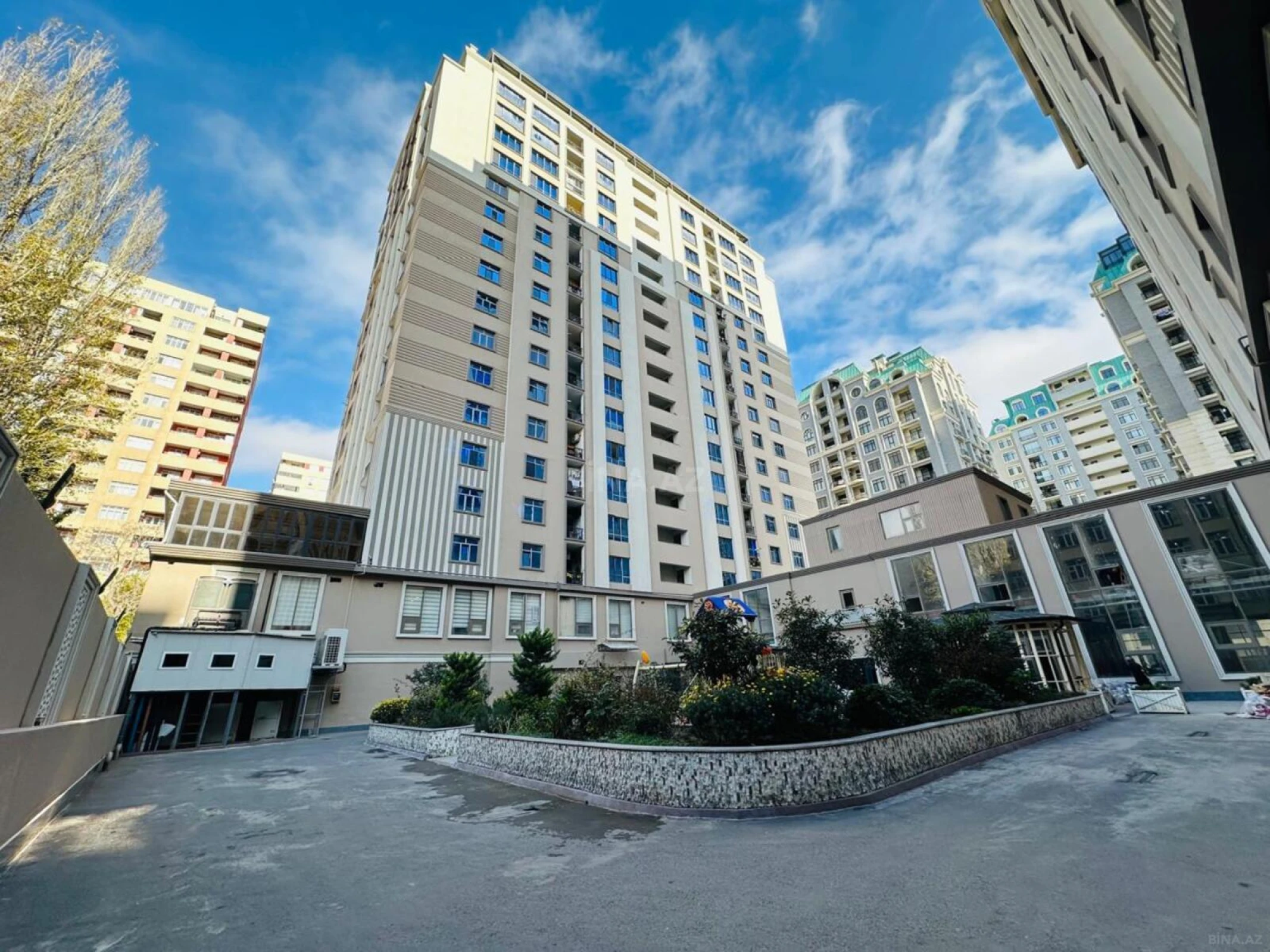 Satılır 2 otaqlı mənzil 79 m²