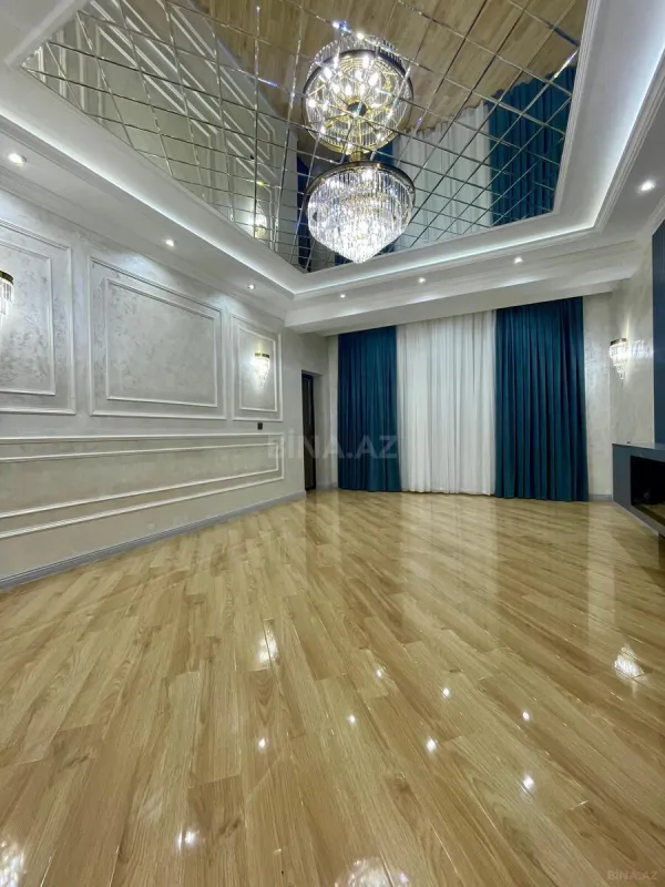 Satılır 4 otaqlı mənzil 136 m²