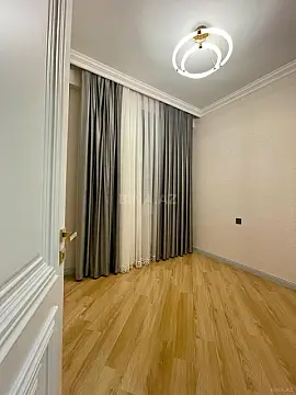 Satılır 4 otaqlı mənzil 136 m²