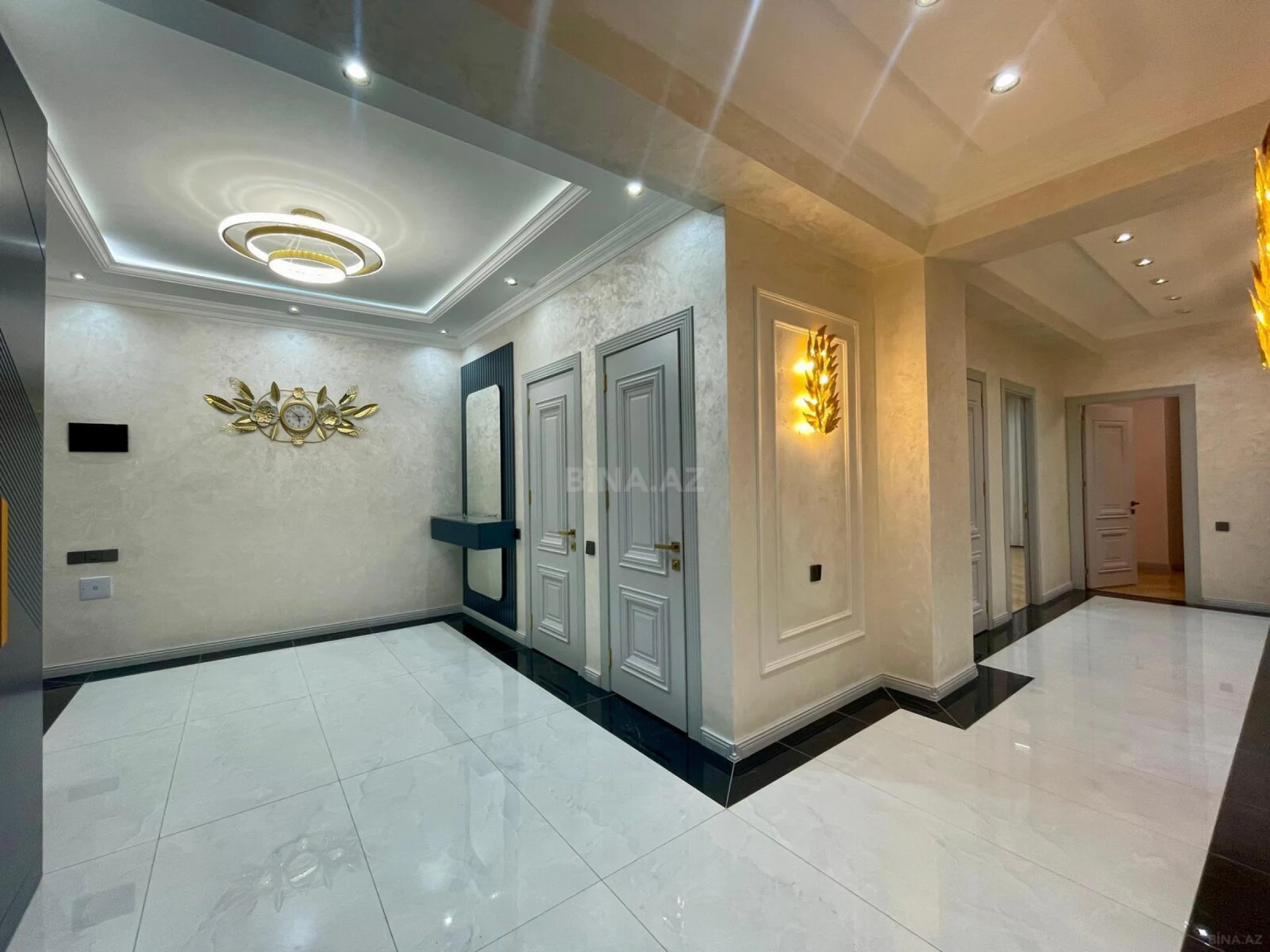 Satılır 4 otaqlı mənzil 136 m²