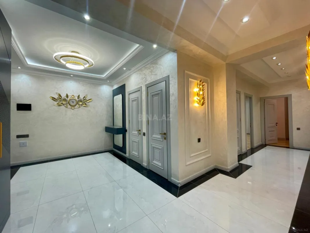 Satılır 4 otaqlı mənzil 136 m²
