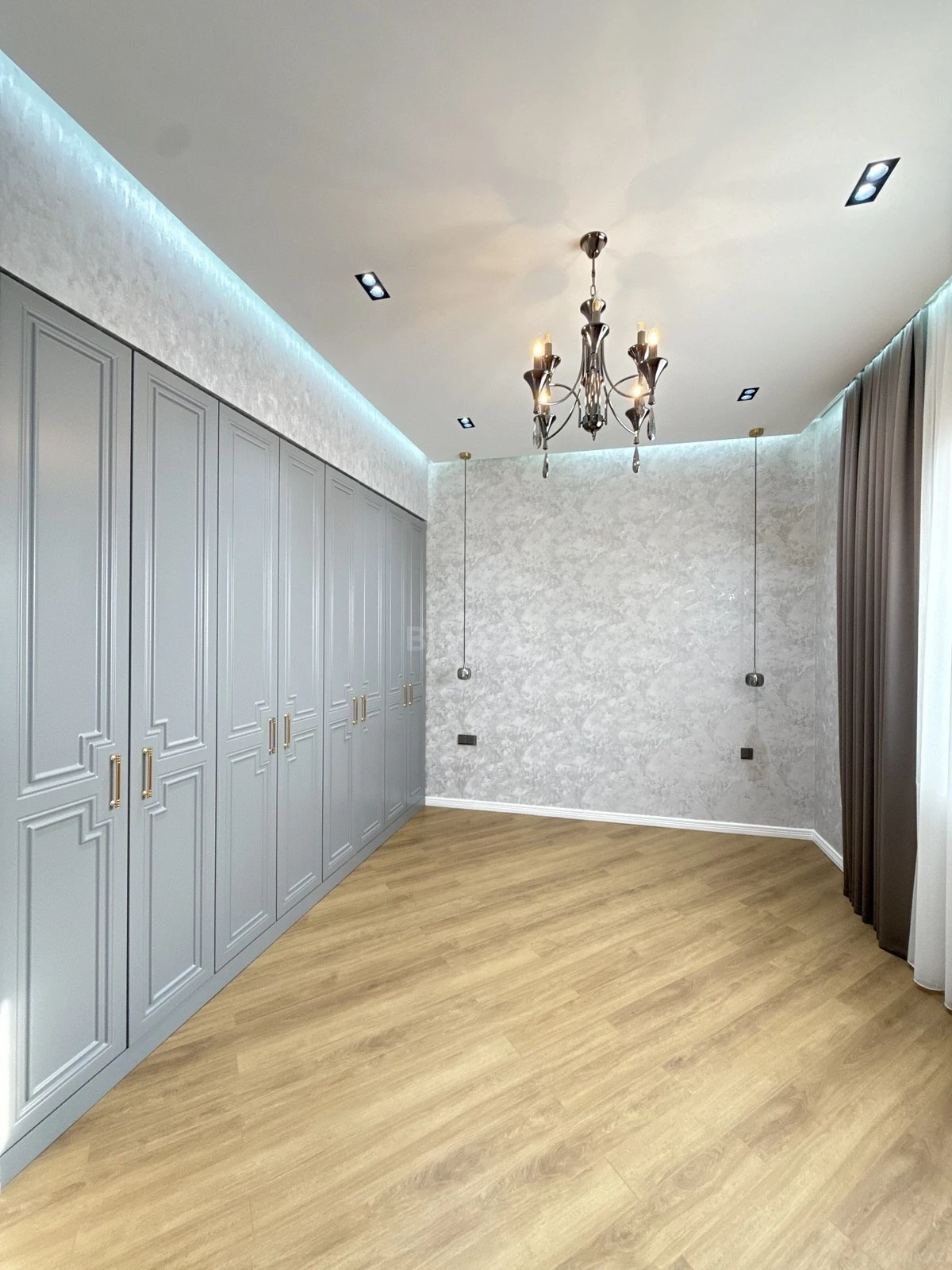 Satılır 4 otaqlı həyət evi 220 m²