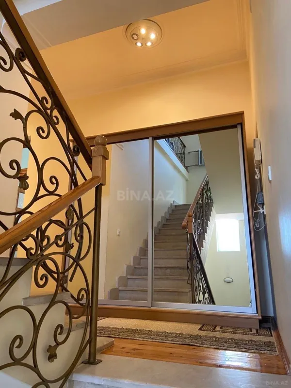 Satılır 6 otaqlı həyət evi 450 m²