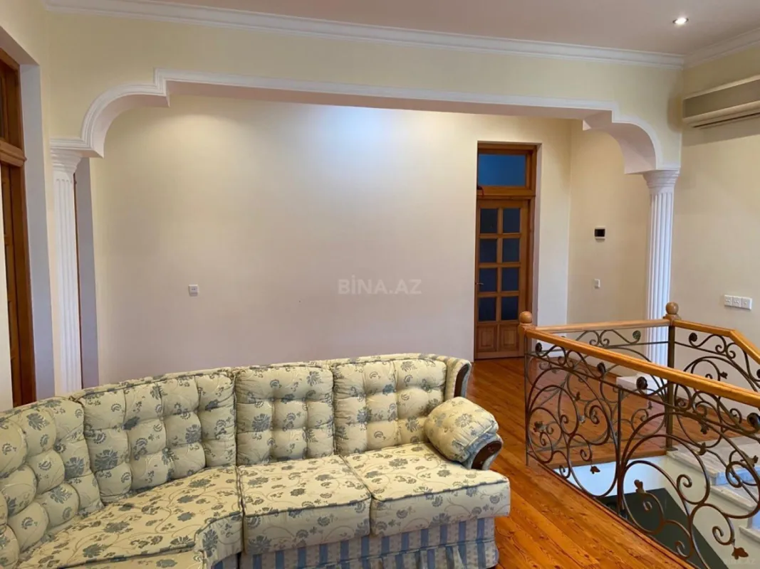 Satılır 6 otaqlı həyət evi 450 m²