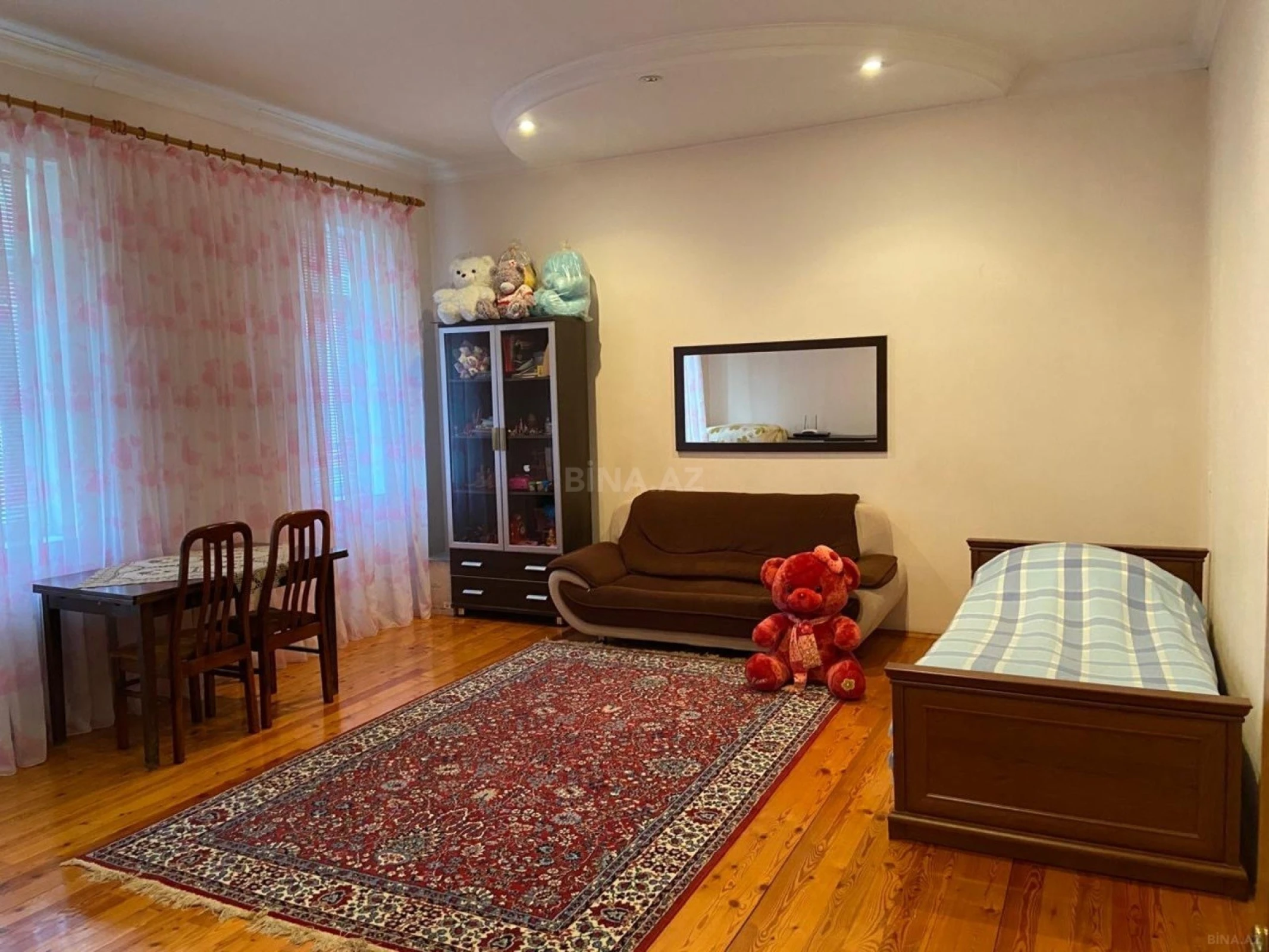 Satılır 6 otaqlı həyət evi 450 m²