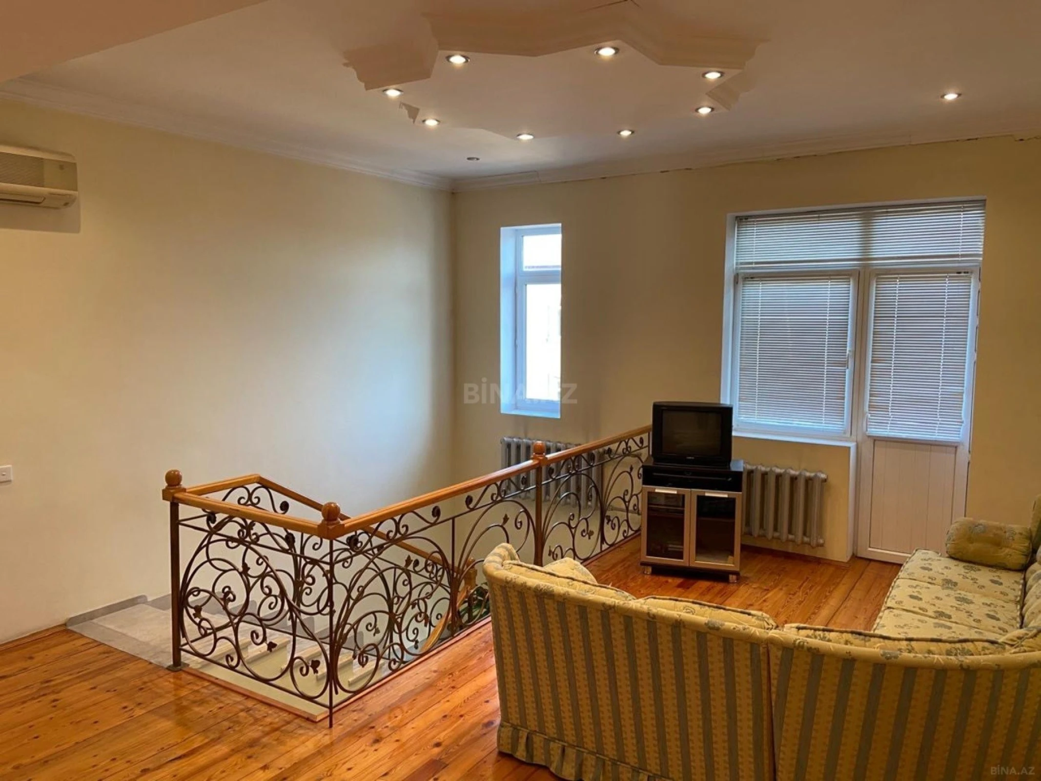 Satılır 6 otaqlı həyət evi 450 m²