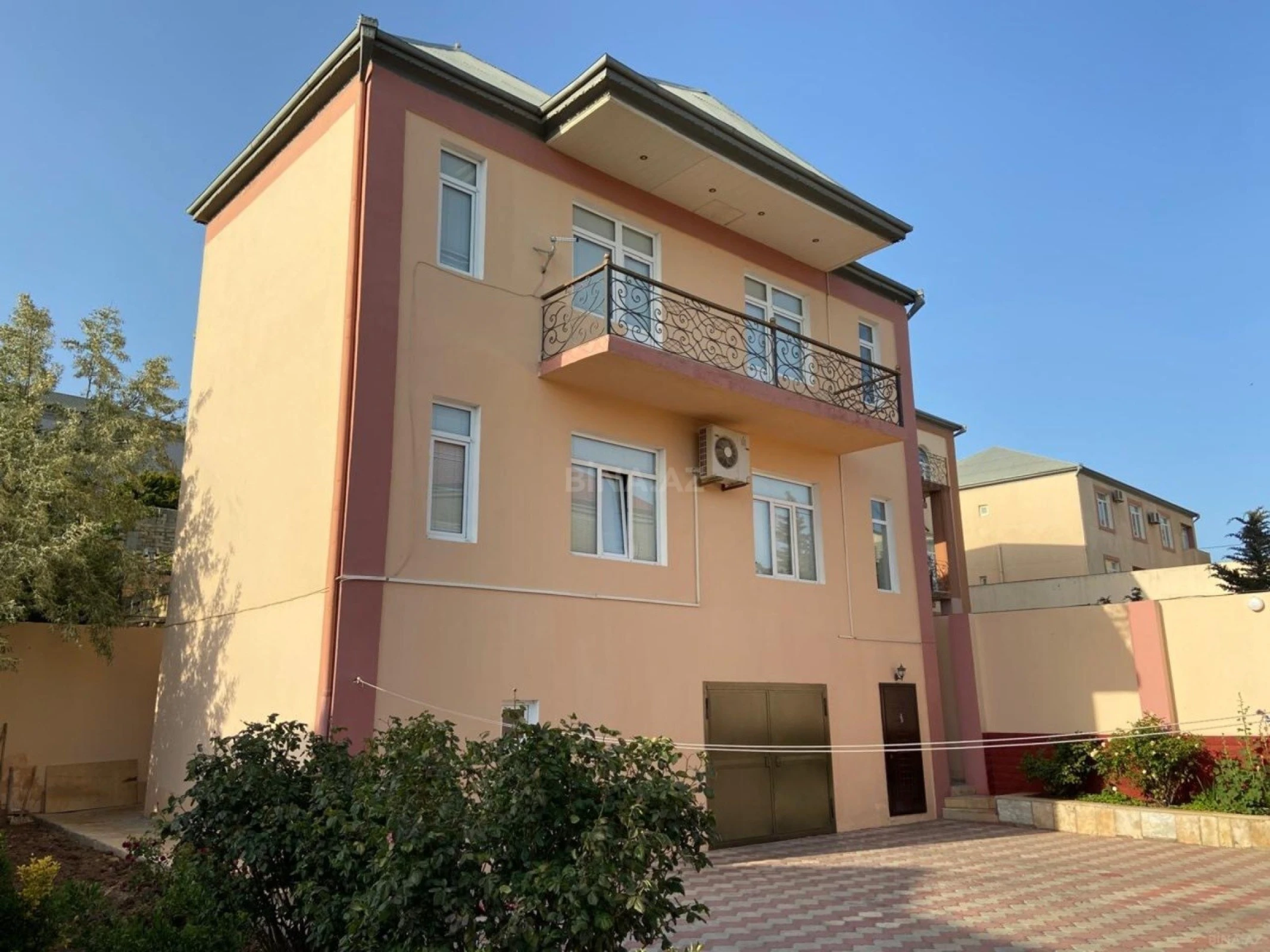 Satılır 6 otaqlı həyət evi 450 m²