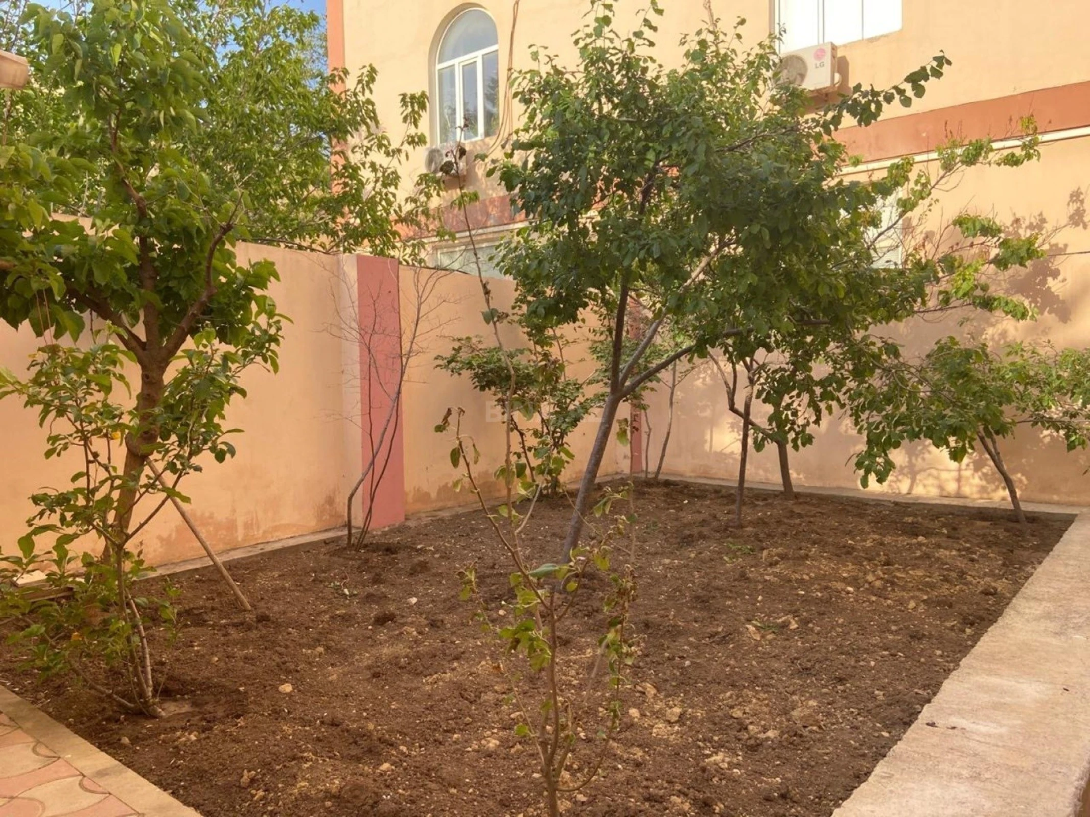 Satılır 6 otaqlı həyət evi 450 m²