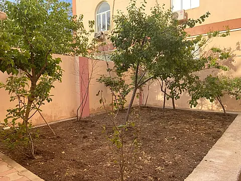 Satılır 6 otaqlı həyət evi 450 m²