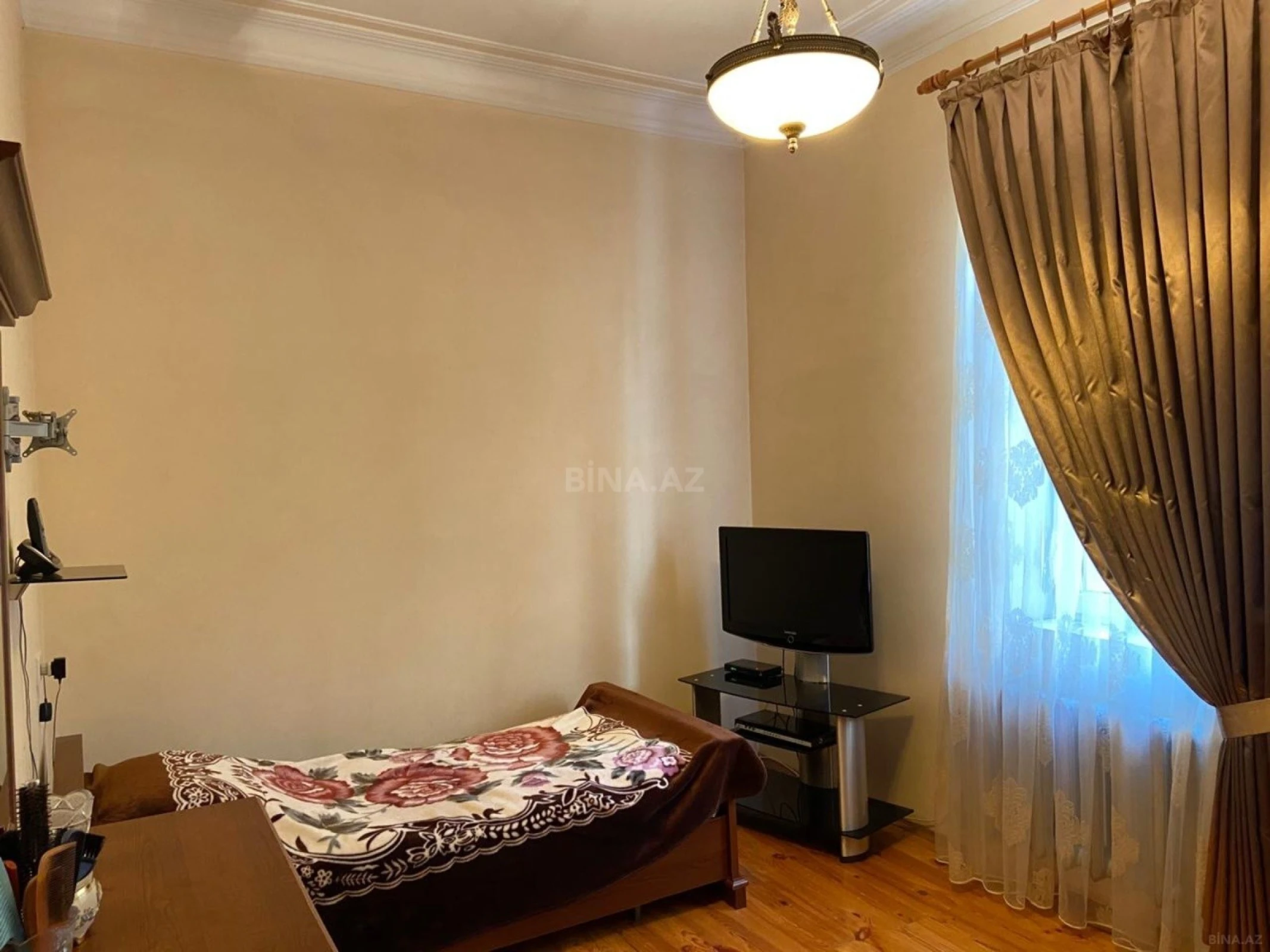 Satılır 6 otaqlı həyət evi 450 m²