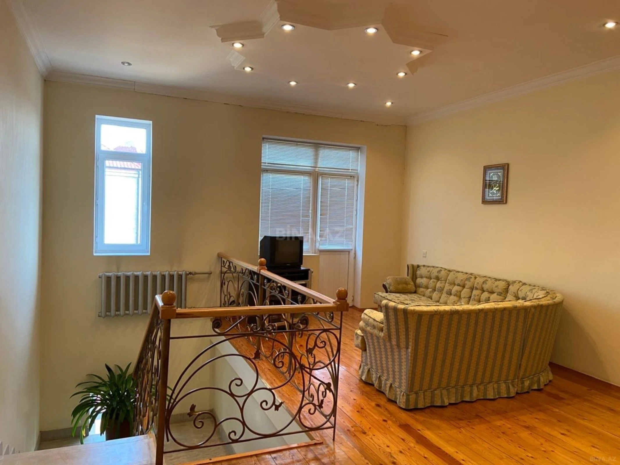 Satılır 6 otaqlı həyət evi 450 m²