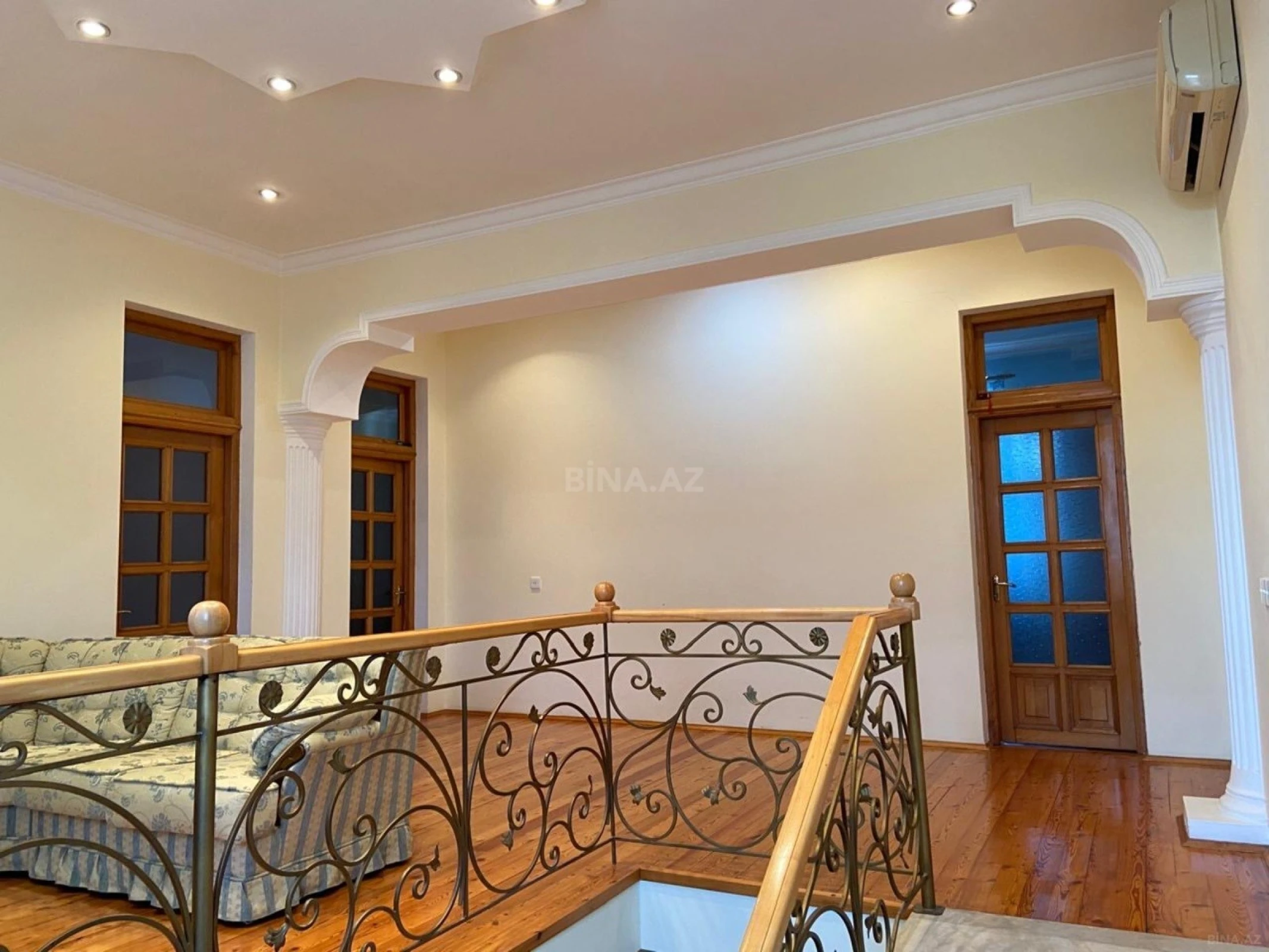 Satılır 6 otaqlı həyət evi 450 m²