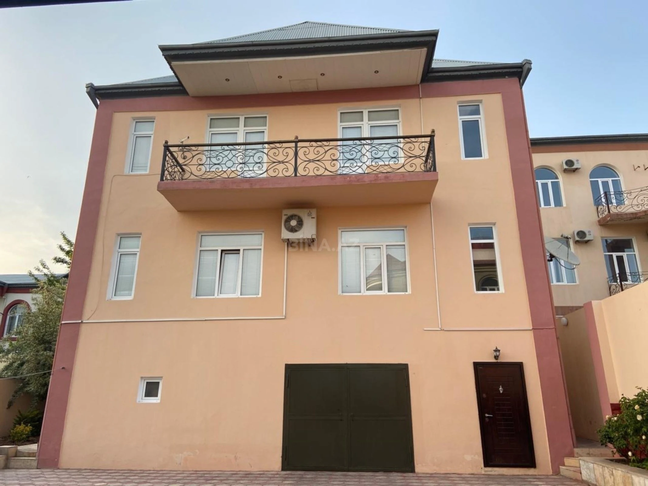 Satılır 6 otaqlı həyət evi 450 m²