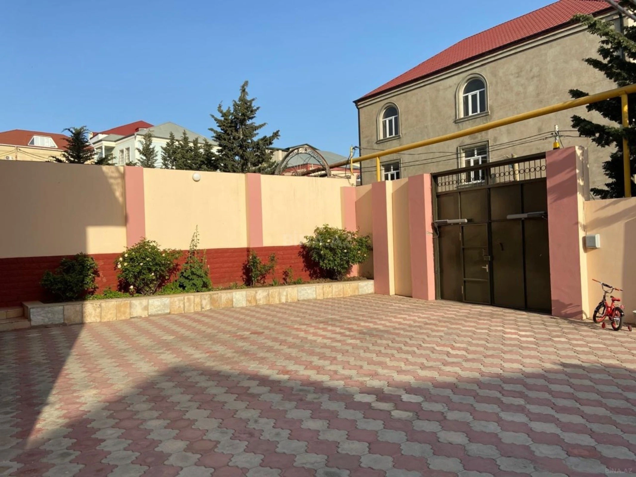 Satılır 6 otaqlı həyət evi 450 m²