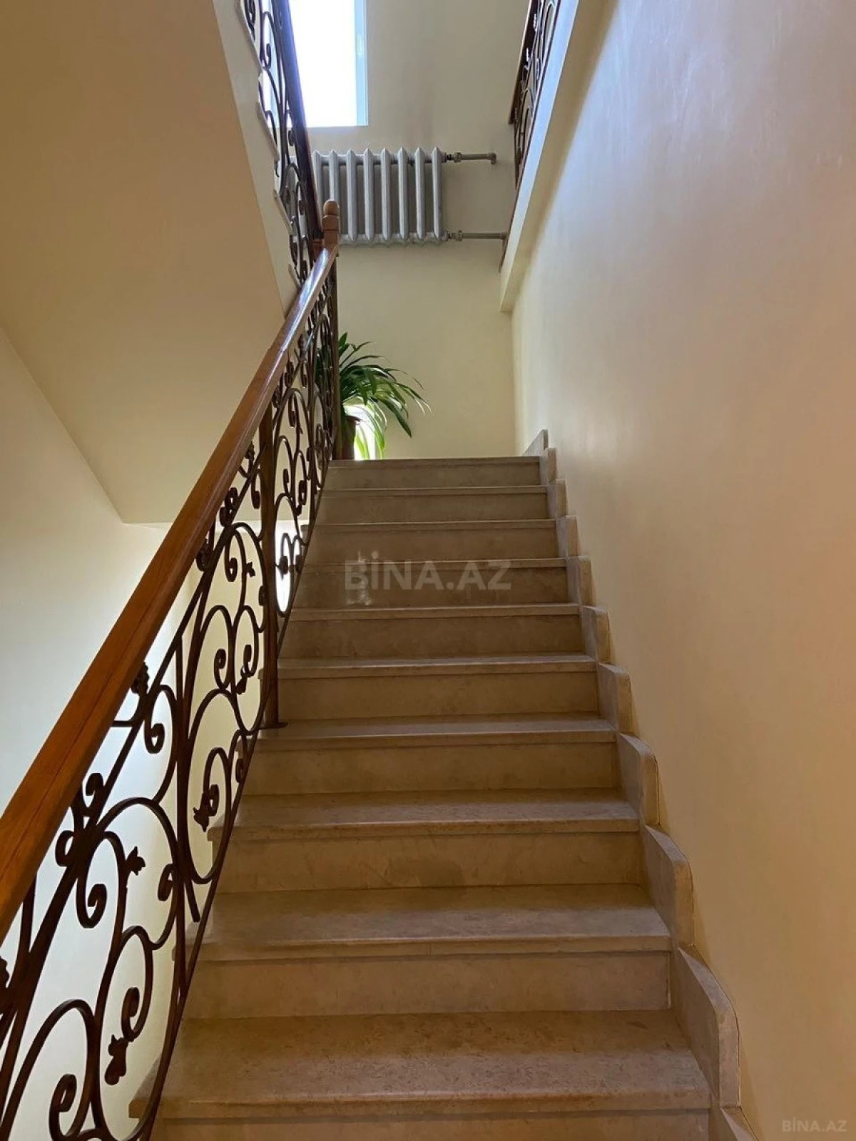 Satılır 6 otaqlı həyət evi 450 m²