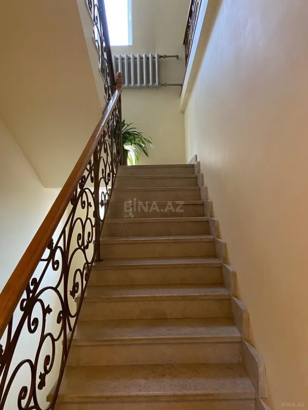 Satılır 6 otaqlı həyət evi 450 m²