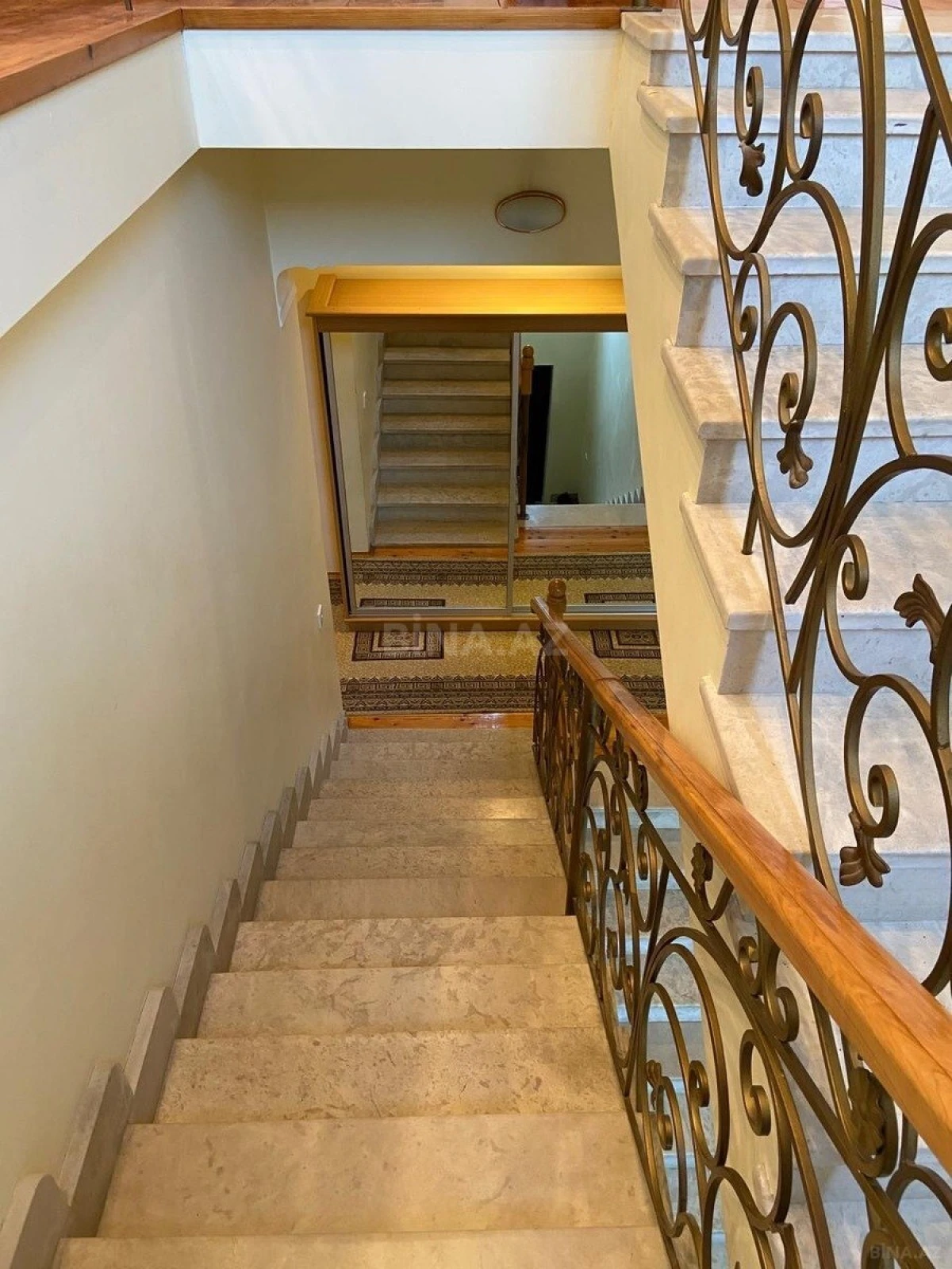 Satılır 6 otaqlı həyət evi 450 m²