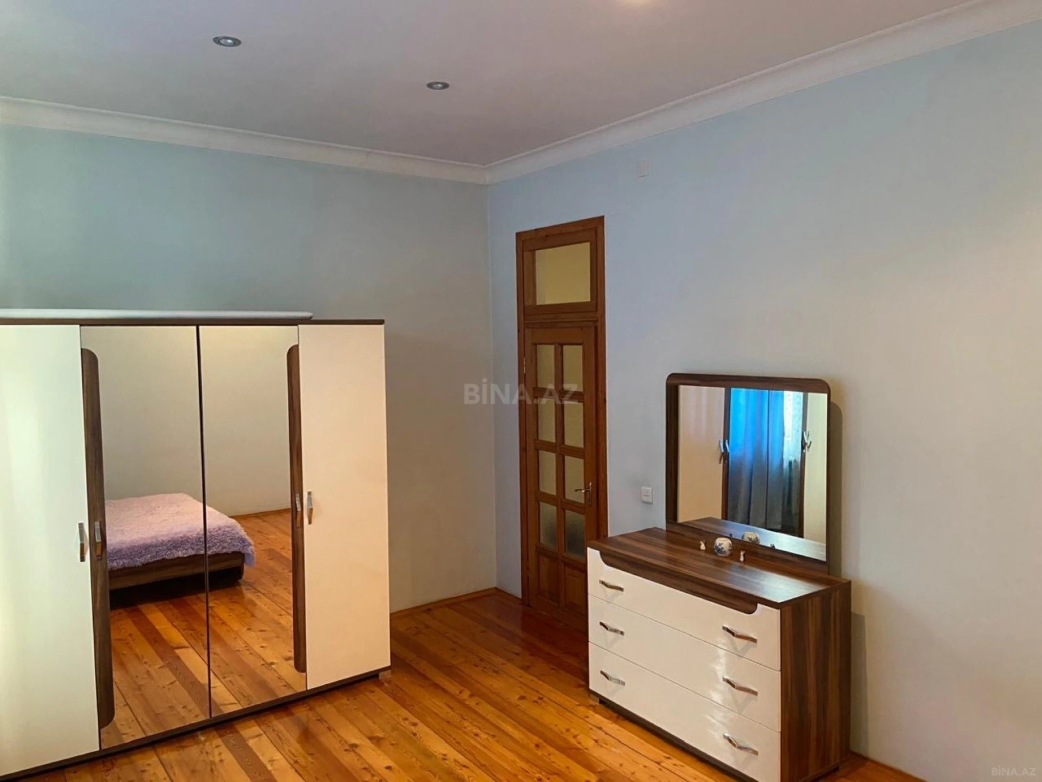 Satılır 6 otaqlı həyət evi 450 m²