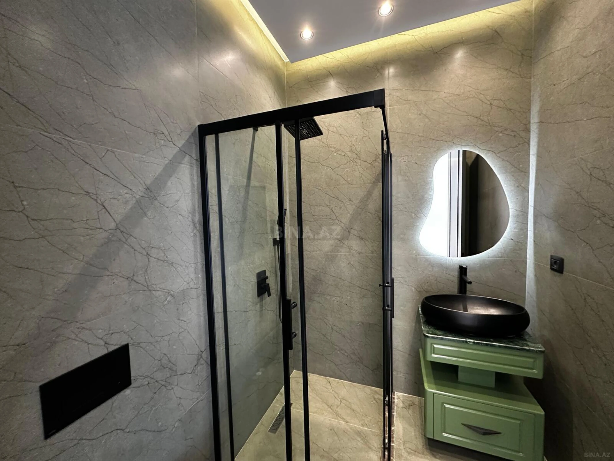 Satılır 5 otaqlı həyət evi 250 m²