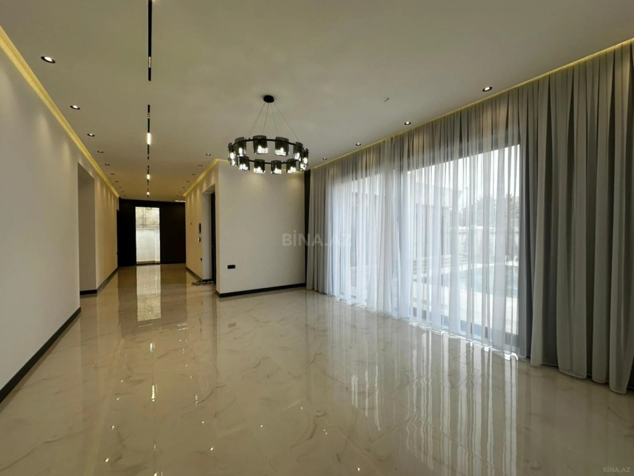 Satılır 5 otaqlı həyət evi 250 m²