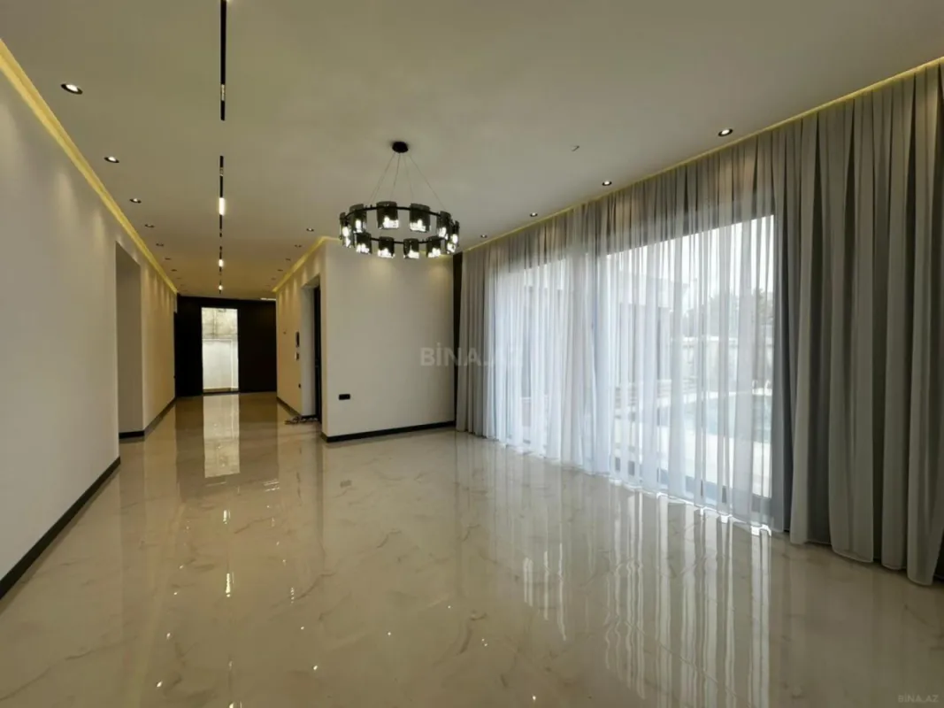 Satılır 5 otaqlı həyət evi 250 m²
